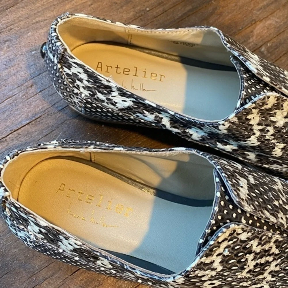 NWOT Nicole Miller Artelier Stella Sabrina Taupe Slip On Shoes